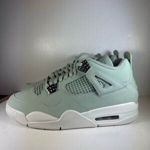 Air Jordan 4 Retro Seafoam Sail Women’s Size 11.5 / Men’s Size 10 Sneakers